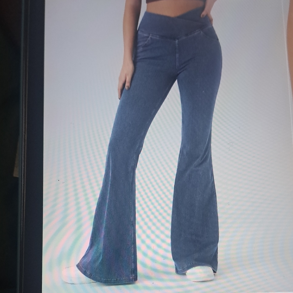 3X.    HALARA FLEX CROSSOVER WIDE LEG FLARE DENIUM KNIT JEANS